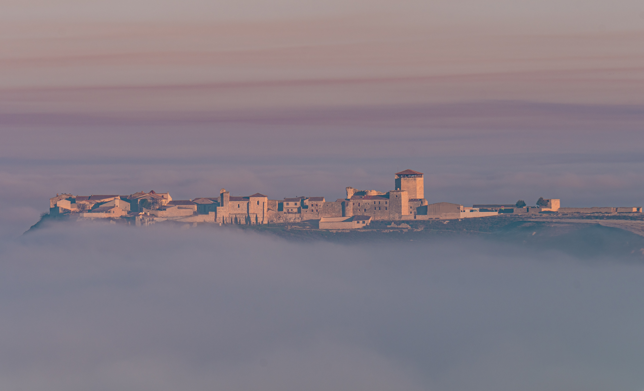 Haza en un mar de niebla